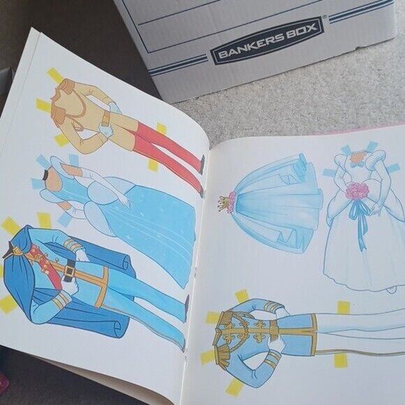 Walt Disney’s Cinderella Paper Doll Book New Uncut Plus Reading Book NEW - Picture 5 of 7